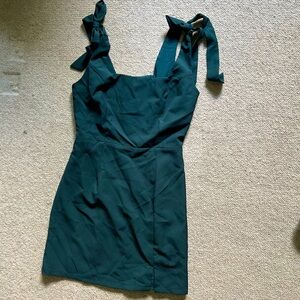 NWT lulu’s size small green cocktail dress with tie shoulder straps